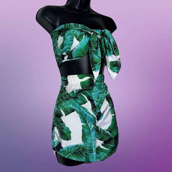Size XS Green Tropical Print Vacay Leaf 2 Piece Strapless Bandeau Shorts Set - Picture 2 of 7